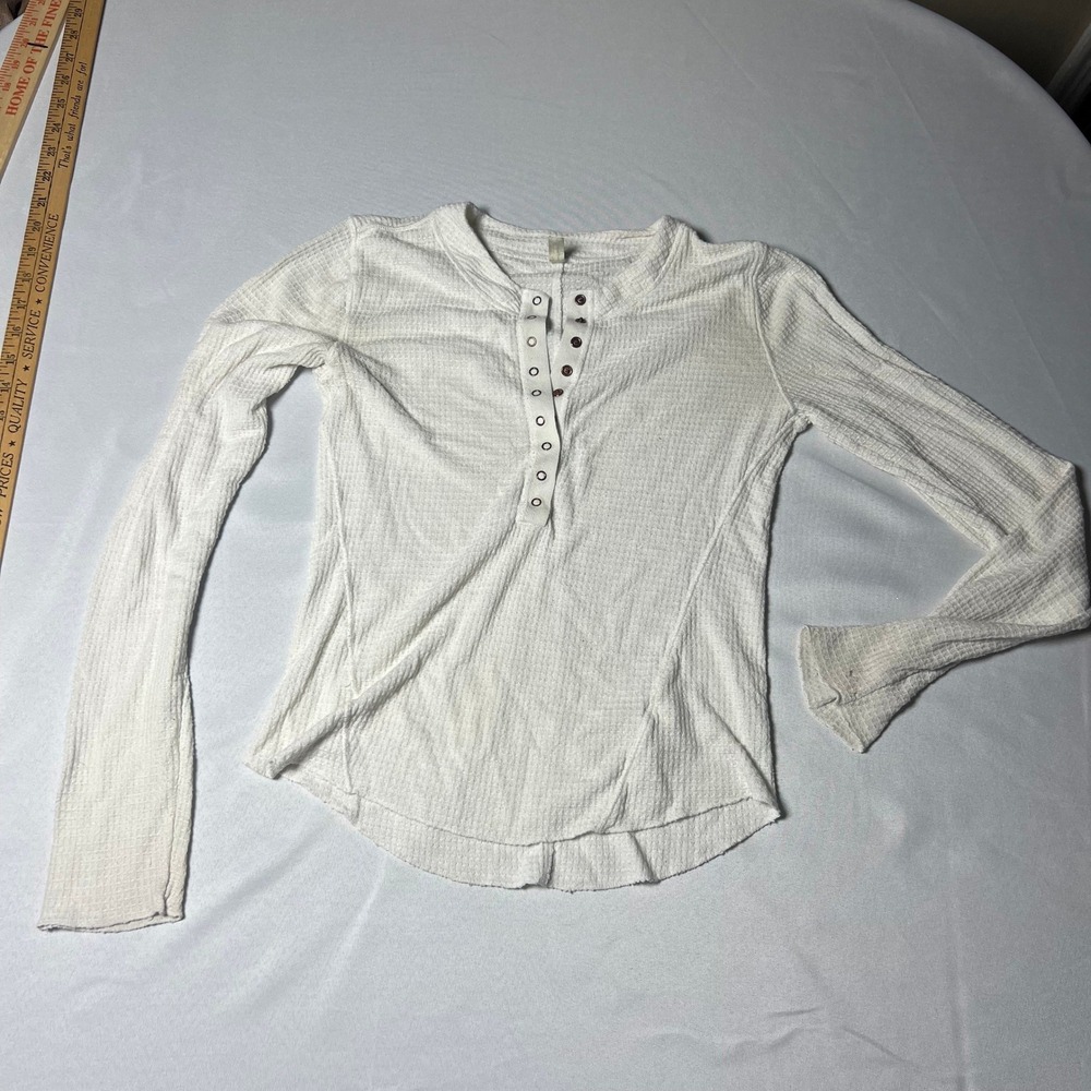 Free People White‎ Waffle Henley Knit Long Sleeve Button Up Shirt Top Women's L - Picture 1 of 6